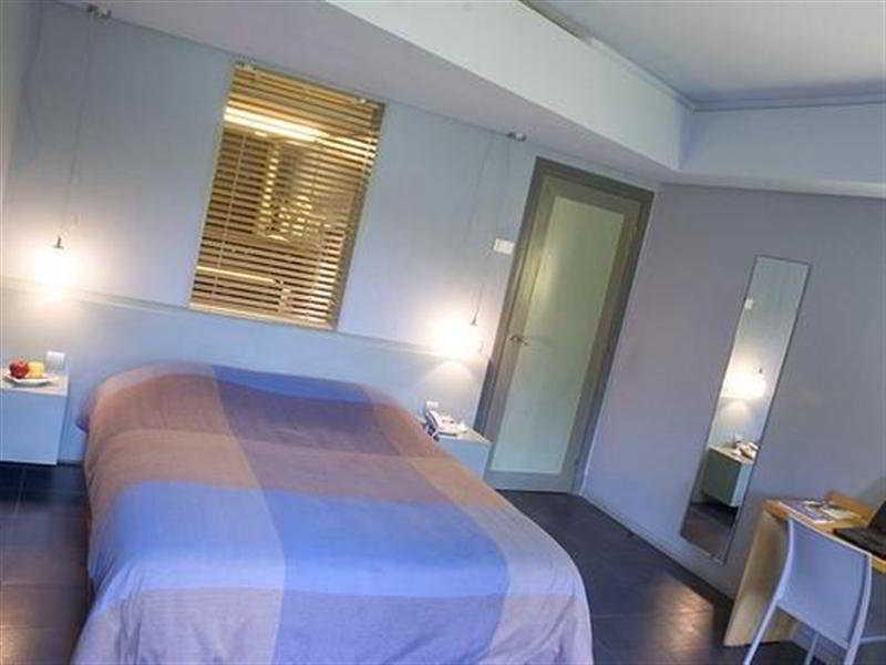 Hotel Des Arts Resort & Spa Tamarist Room photo